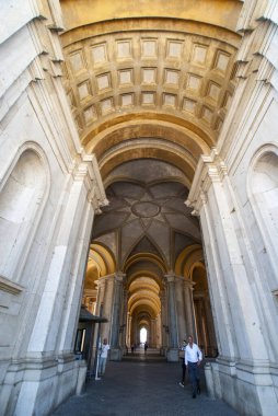 Reggia di Caserta, Caserta Kraliyet Sarayı, kemerlerin ve tavanın mimari detayları, dünyanın en büyük kraliyet konutlarından biri, UNESCO Dünya Mirası Alanı, Caserta, Campania, İtalya