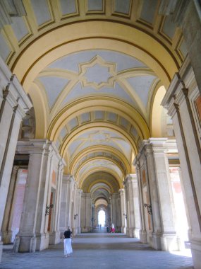 Reggia di Caserta, Caserta Kraliyet Sarayı, kemerlerin ve tavanın mimari detayları, dünyanın en büyük kraliyet konutlarından biri, UNESCO Dünya Mirası Alanı, Caserta, Campania, İtalya