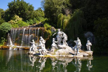 Reggia di Caserta 'daki Diana Çeşmesi ve Actaeon Çeşmesi, Covid-19 acil durum nedeniyle halka açıldı. Caserta Kraliyet Sarayı, UNESCO Dünya Mirası Alanı, Caserta, Campania, İtalya, Ju