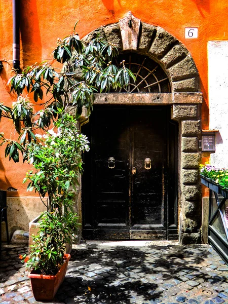 Old Wooden Door Cozy Old Streets Trastevere May 2021 Rome — Stock Photo, Image