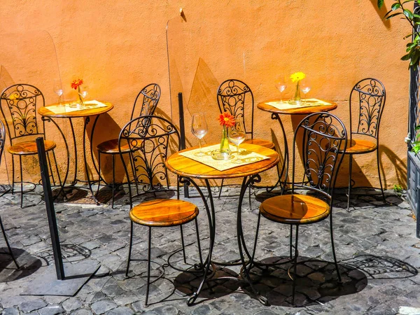 Tische Und Stühle Gemütlichen Alten Straßen Trastevere Mai 2021 Rom — Stockfoto