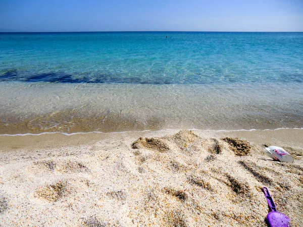 Emerald Θάλασσα Και Λευκή Αμμουδιά Παραλία Στο Ezzi Mannu Τον — Φωτογραφία Αρχείου