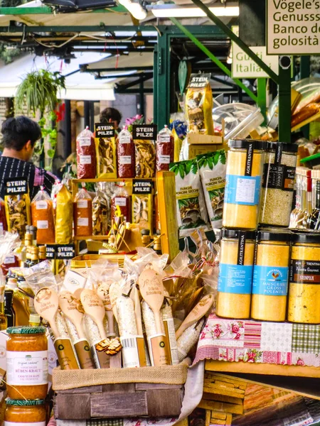 Bolzano Bozen Agosto 2021 Piazza Delle Erbe Praça Obstplatz Market — Fotografia de Stock