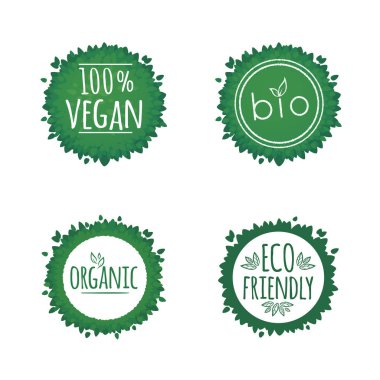 Beyaz arka planda izole edilmiş yeşil etiketler. Vegan, ekolojik, biyolojik, doğal, sağlık, ekoloji, koruma sembolleri. Organik gıda rozeti şablonları. Vektör illüstrasyonu.