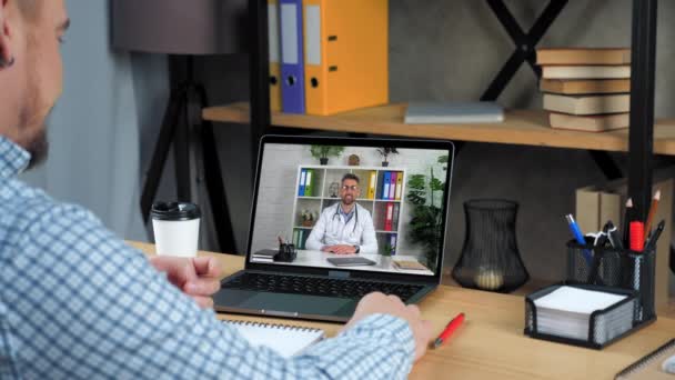 Smiling patient at home tells with distance doctor online video call laptop — Stock Video