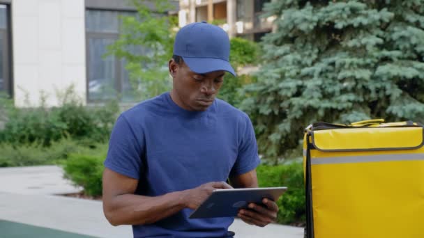 African deliveryman worker employee in blue uniform confirm online client order — Stock Video