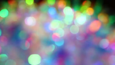 Sihirli, bulanık holografik arka plan parti için. Renkli yanardöner parlak parçacıklar. Tatil ışıkları ve bokeh