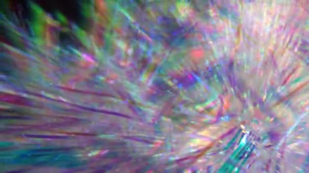 Κρύσταλλο πρίσμα διαθλαστικό φως σε ζωηρά χρώματα ουράνιο τόξο. Αληθινά φώτα ουράνιο τόξο διαρροές — Αρχείο Βίντεο