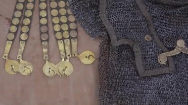 Roma lejyoner askerinin zırhı. Tunik, metal posta gömleği, lorica hamata flapları, bronz kaplamalı askeri kemer - balteus