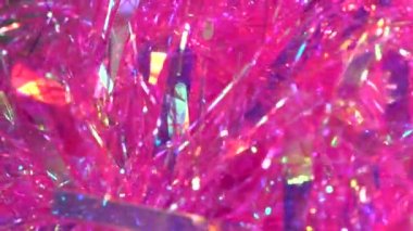 Holografik yanardöner süslemesi. Soyut parlak pembe folyo desenli gökkuşağı renklerine sahip hologram arkaplanı