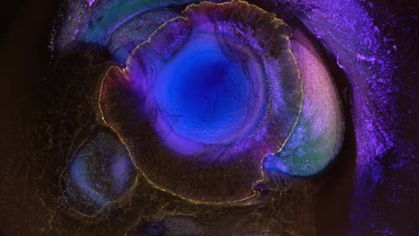 Neón azul púrpura y brillo tintas metálicas de oro salpicaduras. Círculo de explosión con el centro. Fondo abstracto líquido decorativo. Reacción química. El Universo Cosmos Ojo de Dios Nebulosa — Vídeos de Stock