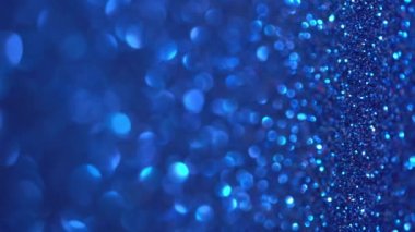 Mavi Işıldayan Arkaplan. Sihirli toz, parlak doku, tatil ışıkları, uçan parçacıklar güzel bir bokeh oluşturur. Parlak Noel arkaplanı. Dikey Video
