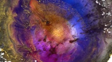 Çok renkli holografik mor, mavi, sıvı boya karışımı. Merkezle birlikte çemberin dönüşü. Uzay ve Evren, Büyük Patlama, Tanrı 'nın Gözü, Nebula