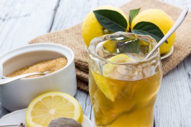 Limonlu çay lezzetli limon