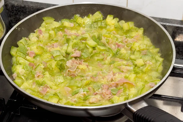 Zucchini with bacon — Stock Photo, Image