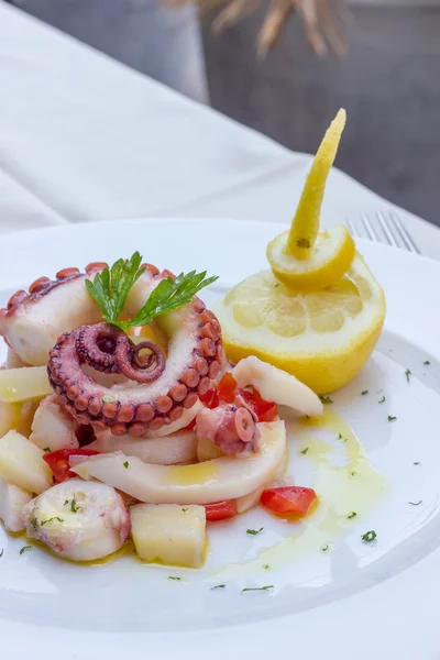 Apéritif de poulpe de seiche et pommes de terre — Photo