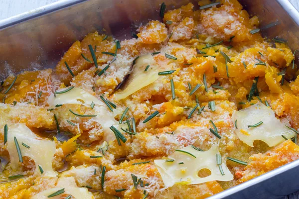 Cocinar la calabaza al horno con queso —  Fotos de Stock