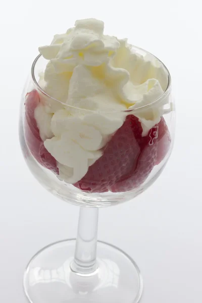 Fragola saporita con crema — Foto Stock