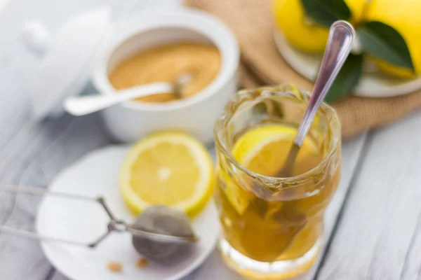 Sabroso té de limón —  Fotos de Stock