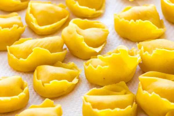 Tortellini in bologna italien — Stockfoto