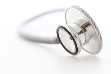 Beyaz arka planlı stetoskop