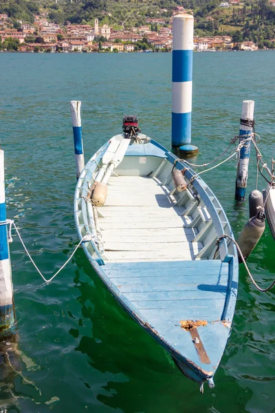Iseo gölde tekne — Stok fotoğraf