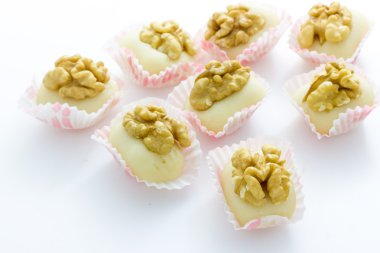 Ceviz badem ezmesi ile