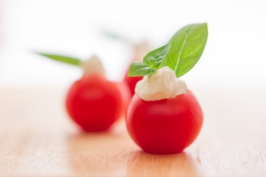 kiraz domates peynir ile