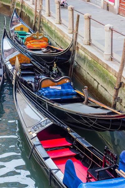 Vue sur le canal Venezia — Photo