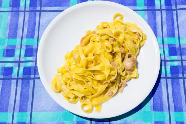 Tagliatelle z pieczarkami — Zdjęcie stockowe