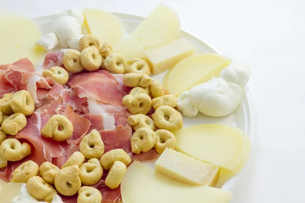 Mozzarella und Käse aus Apulien — Stockfoto