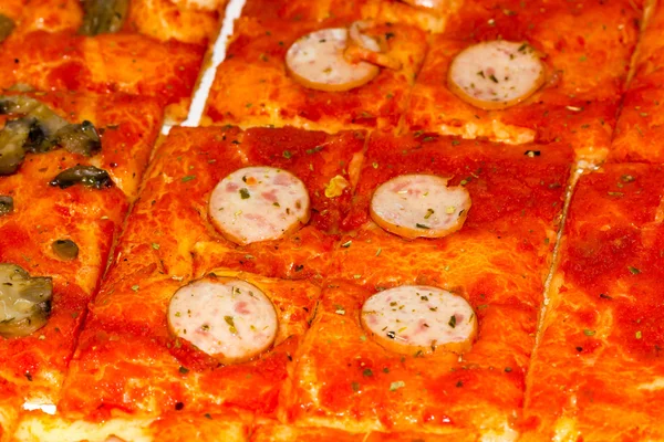 Pizzascheiben ansehen — Stockfoto