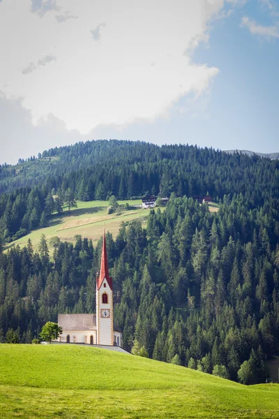 Hvid kirke San Candido - Stock-foto