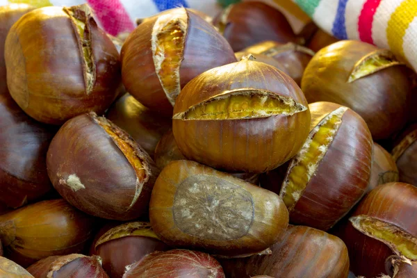 Klaar om te worden geroosterde kastanjes — Stockfoto