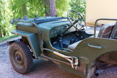 Yeşil jeep görünümü