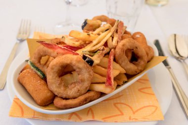 Kızarmış sebze. Yakın plan.