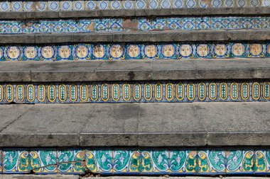 Caltagirone Sicilya 'dan polikrom seramik seramik kiremitli merdiven.