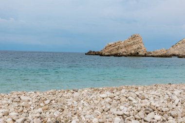 Kefalonia adasının sarp kıyıları