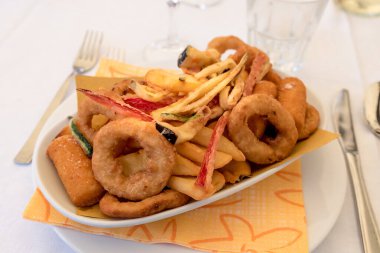 Kızarmış sebze. Yakın plan.