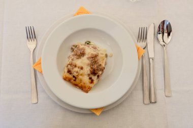 Bolonez lazanyası yakın çekim görüntüsü