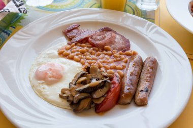 Lezzetli İngiliz kahvaltısı.