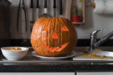 Beyaz arkaplanlı Cadılar Bayramı balkabağı