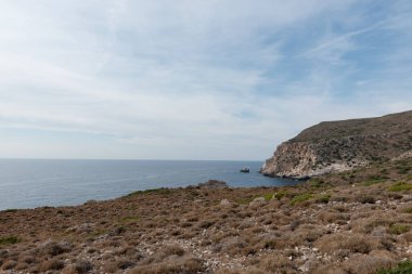 Kefalonia adasının sarp kıyıları