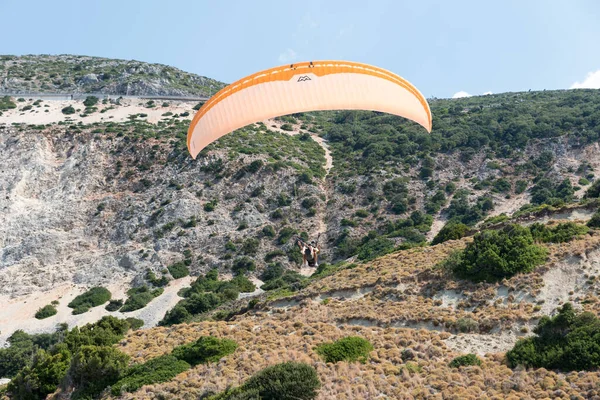 Αλεξίπτωτο Πλαγιάς Στο Νησί Της Κεφαλονιάς — Φωτογραφία Αρχείου