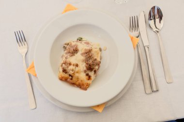 Bolonez lazanyası yakın çekim görüntüsü