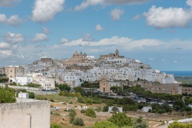 Ostuni Puglia caddesi binaları