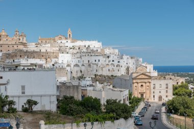 Ostuni Puglia caddesi binaları