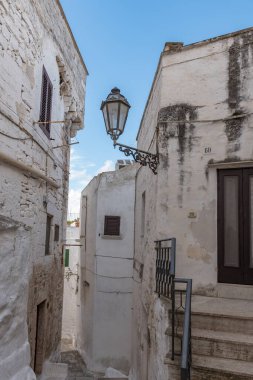 Ostuni Puglia caddesi binaları