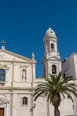 Trani Puglia caddesi binaları