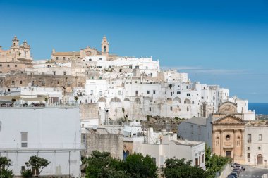 Ostuni Puglia caddesi binaları